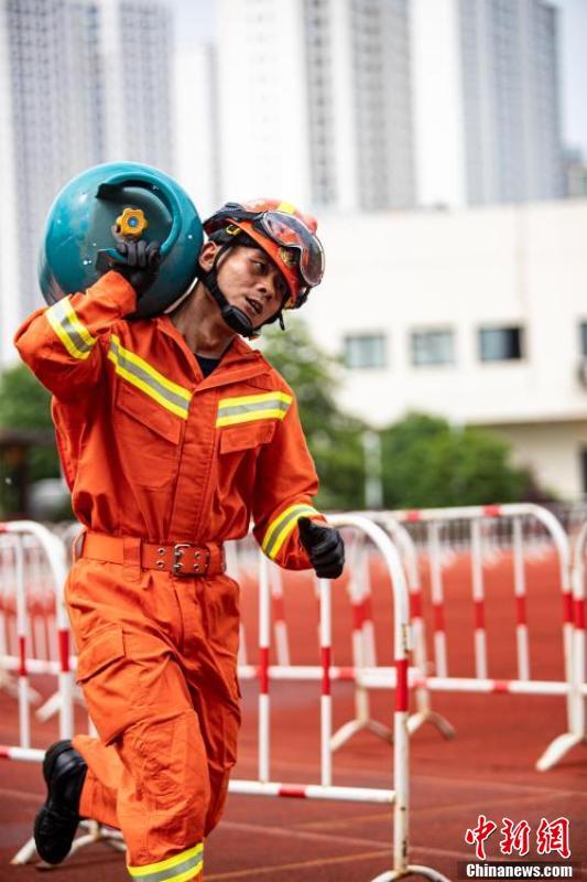  网球淘汰赛，关中闪电队与雪域玄武队强势反弹，体能对抗拉满！禁区内连续解围